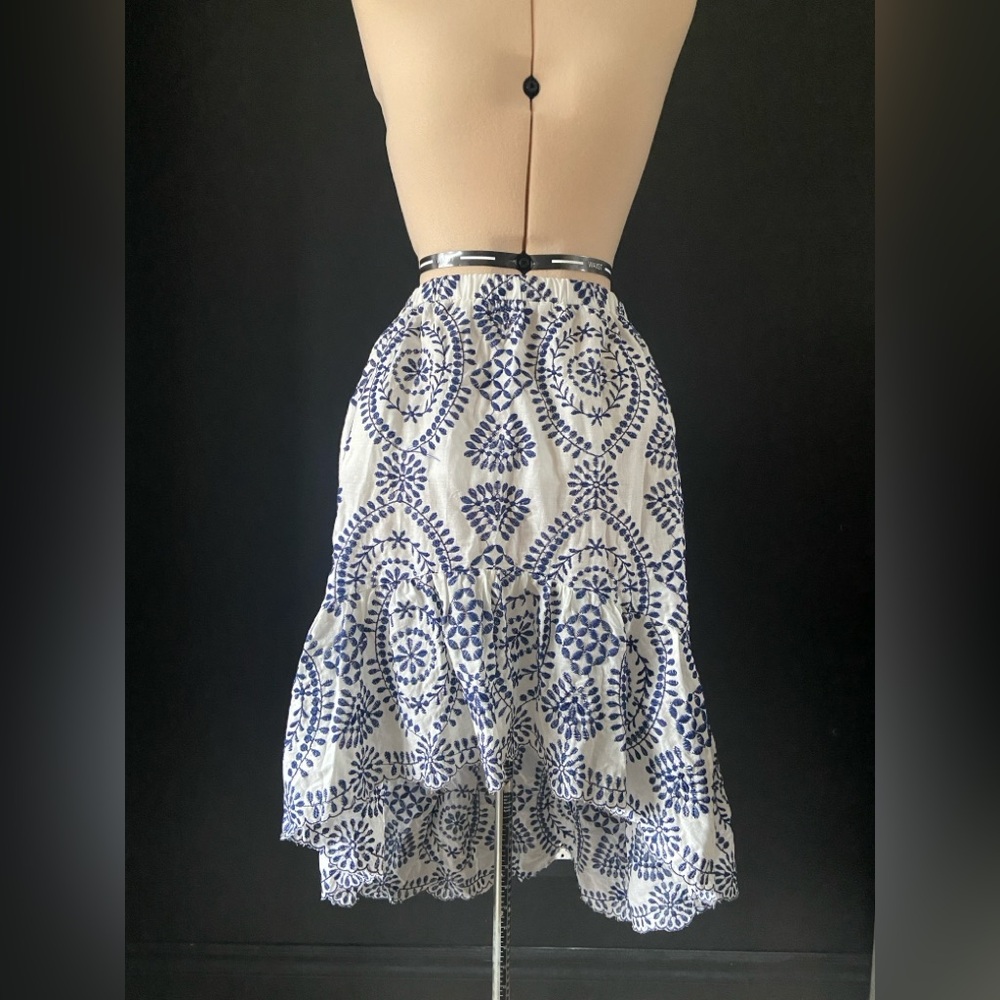 Adiva embroidered Blue and White Patterned Women's Skirt large